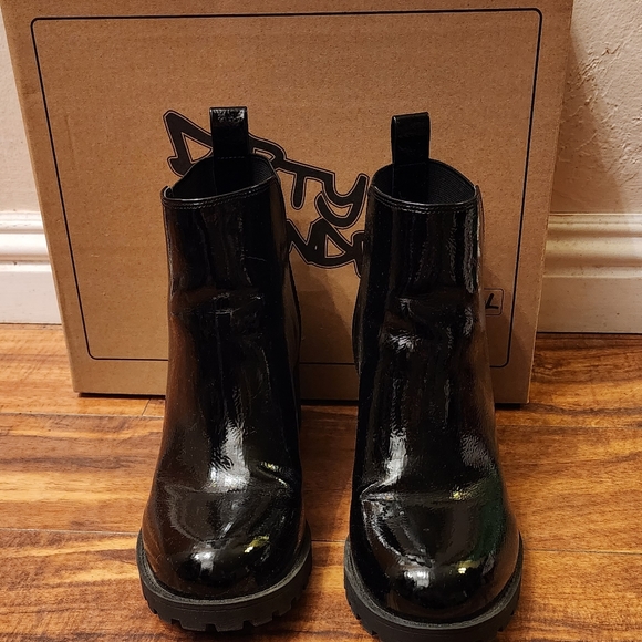 Dirty Laundry Patent Black Lido Boots - Picture 4 of 5